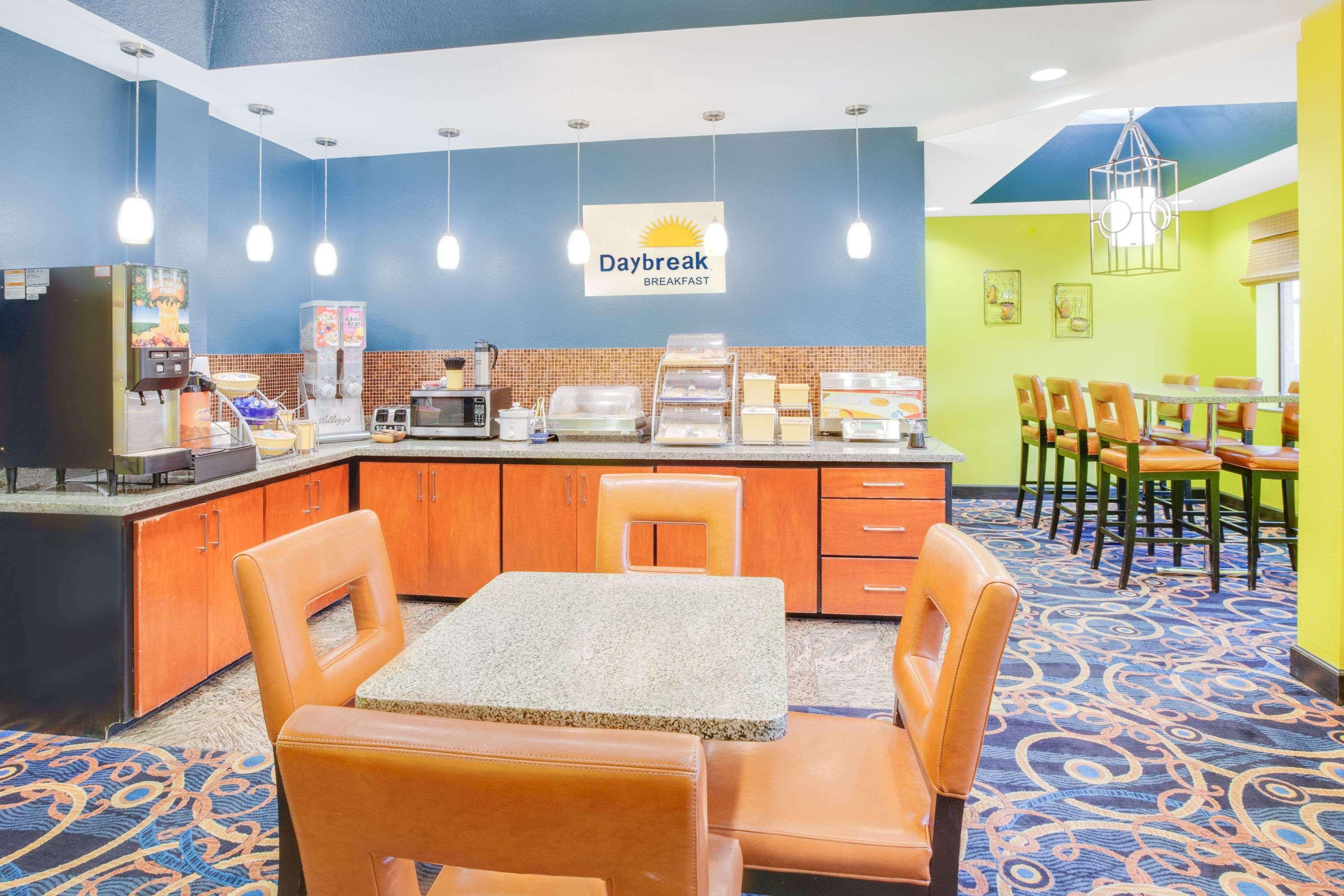 Days Inn & Suites By Wyndham Russellville Zewnętrze zdjęcie