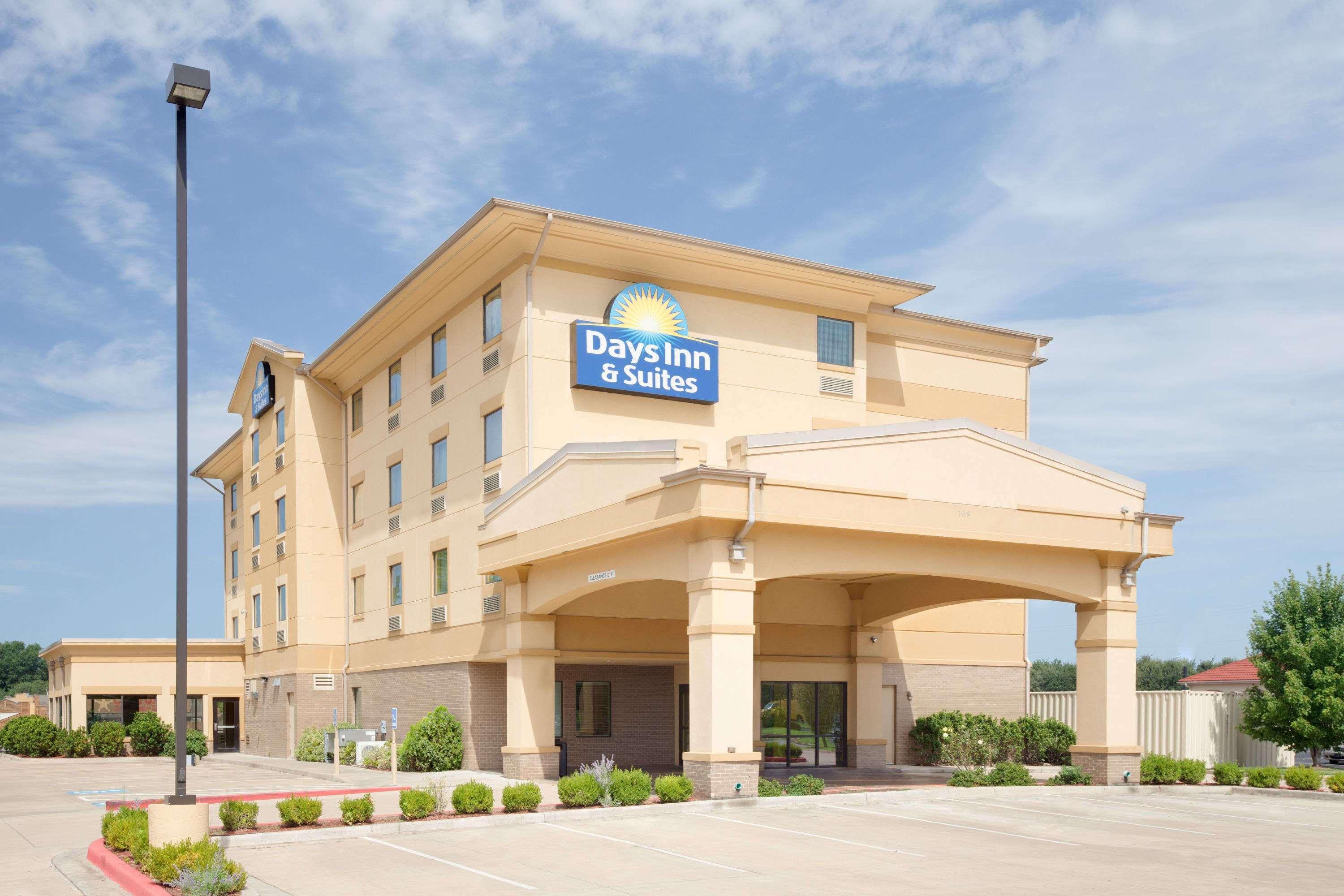 Days Inn & Suites By Wyndham Russellville Zewnętrze zdjęcie